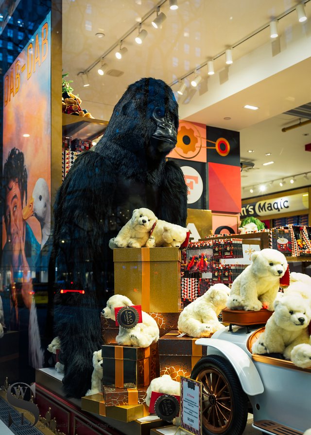 1 1 MF FAO Schwarz3.jpg