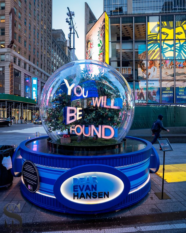 1 1 Broadway Snow Globes Times Square.jpg