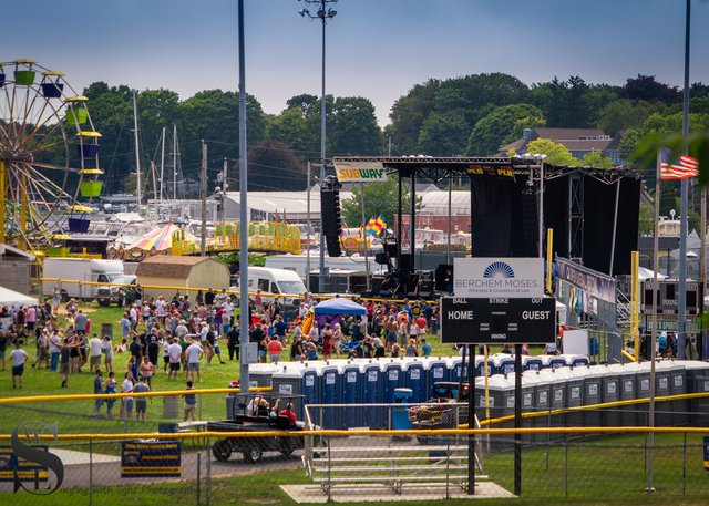 1 Market Friday oyster Fest5.jpg