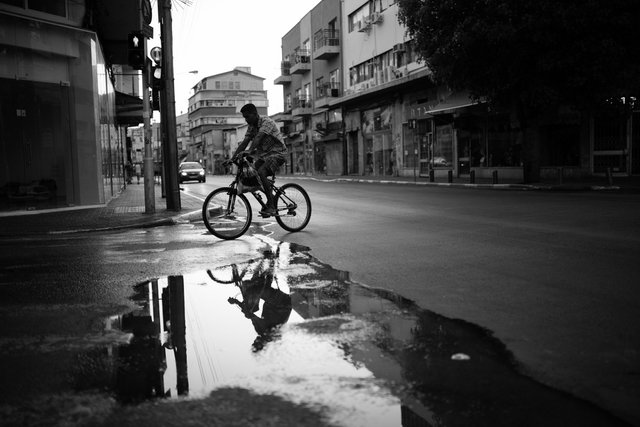 Bicyclist_in_reflection_Victor_Bezrukov1.jpg