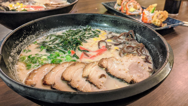 DELICIOUS RAMEN AND THE CUTE WAITRESS