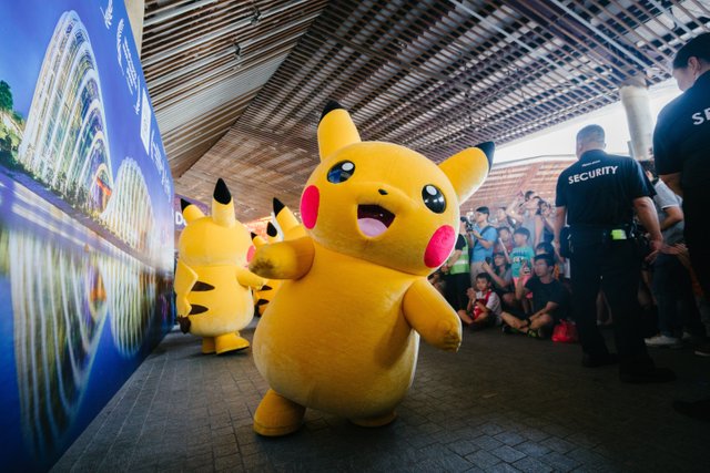 yellowpikachuplushmascot1049622.jpg