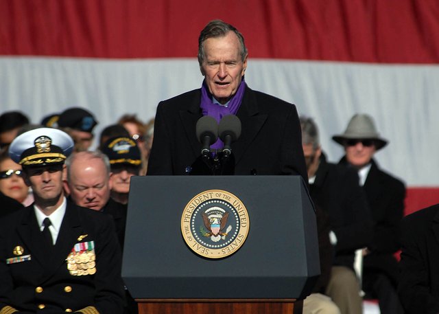 US_Navy_090110N4408B453_Former_President_George_H.W._Bush_addresses_delivers_his_remarks_at_the_commissioning_ceremony_for_the_aircraft_carrier_USS_George_H.W._Bush_CVN_77 1.jpg