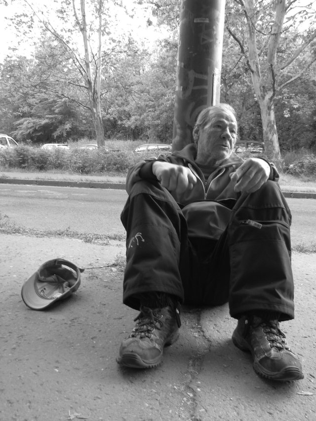 homeless350285_1920.jpg