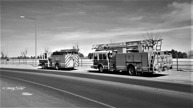 fire_truck_bwphoto_dcen.jpg