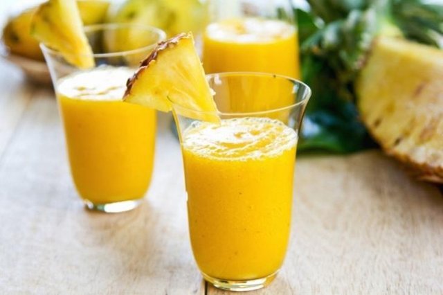 batido-de-pina-jengibre-y-curcuma.jpg