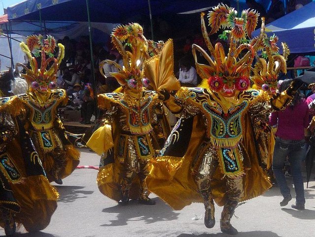 797px-Diablada_peruana.JPG