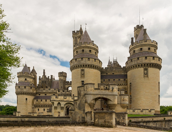 Les châteaux forts du Moyen Age en France