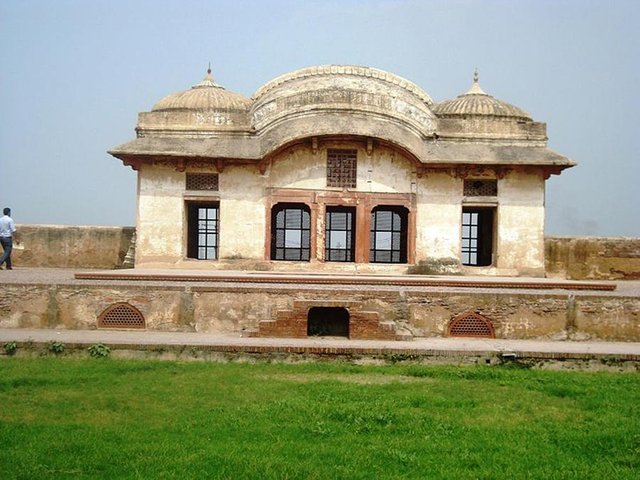 Pakistan-Lahore_Fort-By_@ibneazhar_Sep_2016_(173).jpg