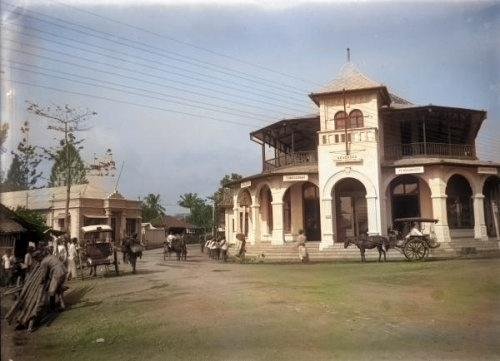 CK Jensen trading house in Bandung, 1880. Stoop. Colorized..jpg