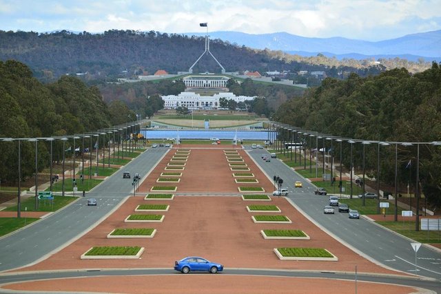 canberra-266338_1920.jpg