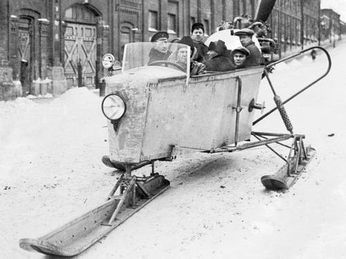 A-propeller-powered-sleigh-in-Moscow-in-1929..jpg