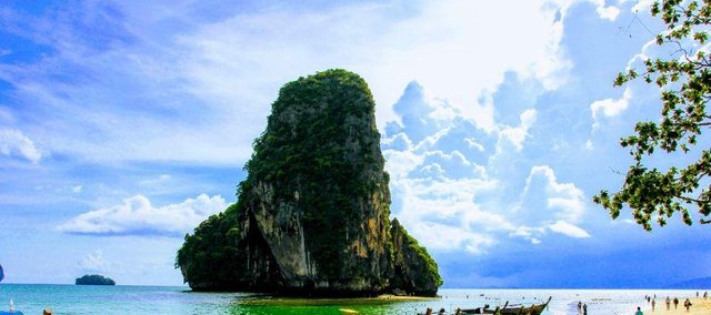 railay beach in thiland.JPG