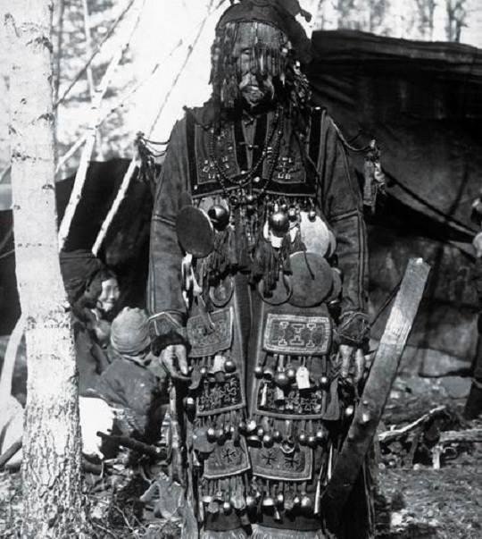 Siberian-shaman-Russia-1903.jpg