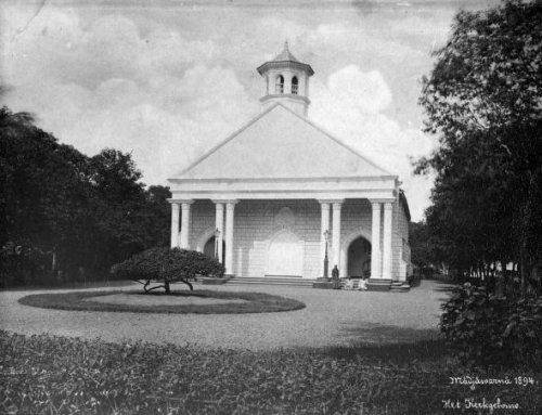 Gereja Kristen Jawi Wetan di Mojowarno, Jawa Timur, 1894. Stoop..jpg