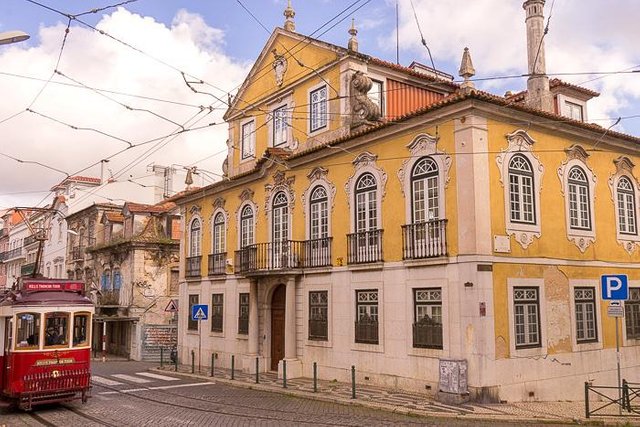 09 Lapa Neighborhood Lisbon DSC02298.jpg