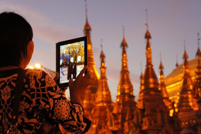 ipad-night-evening-golden-temple-photograph-554979-pxhere.com.jpg