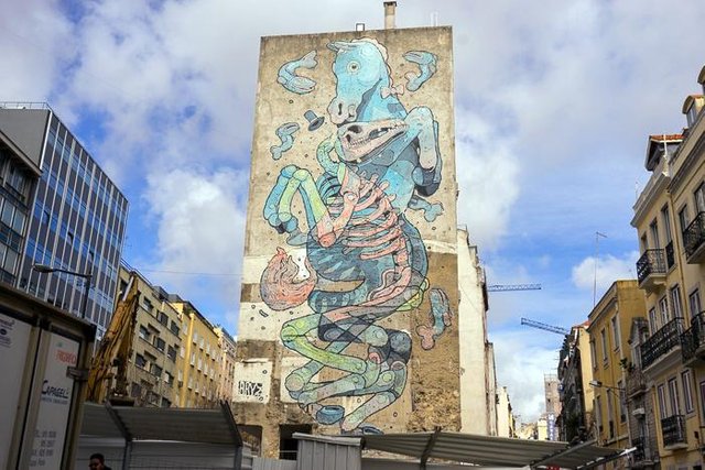 80 Street Art In Lisbon DSC07841.jpg