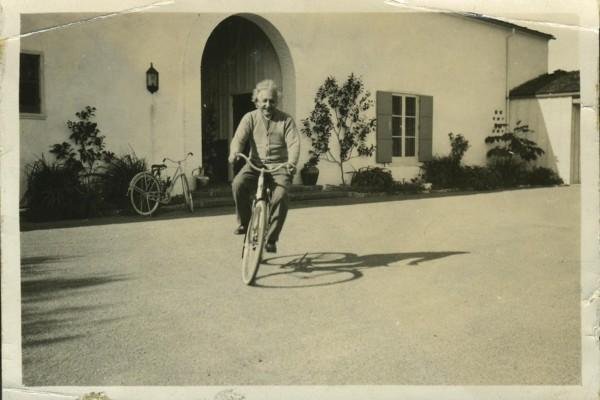 albert-einstein-riding-a-bike.jpg