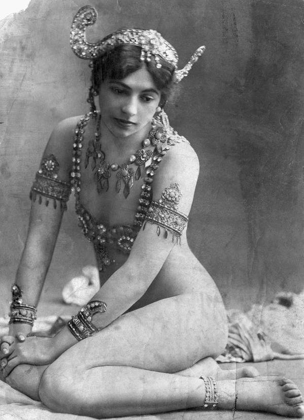 On-25-July-1917-the-dancer-Mata-Hari-was-sentenced-to-death-for-spying-for-Germany.jpg