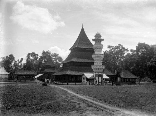 Masjid di Yogyakarta, 1880. Stoop..jpg