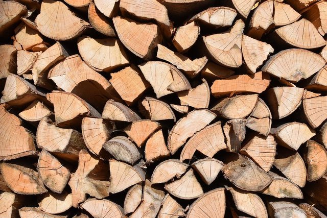 firewood-3221231_1280.jpg