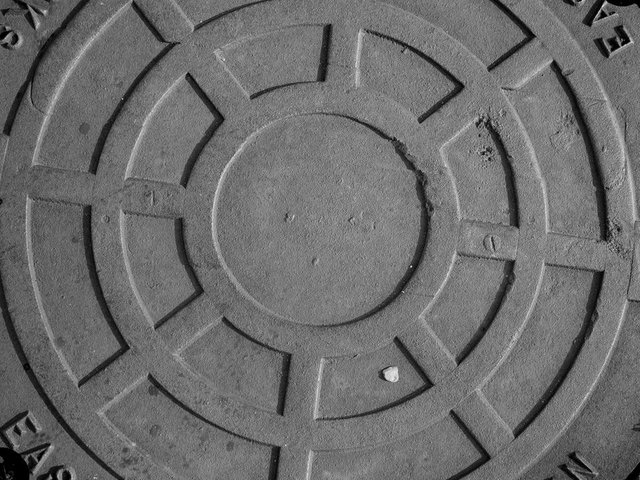 Manhole_Cover_Mono_1__P1150870.JPG