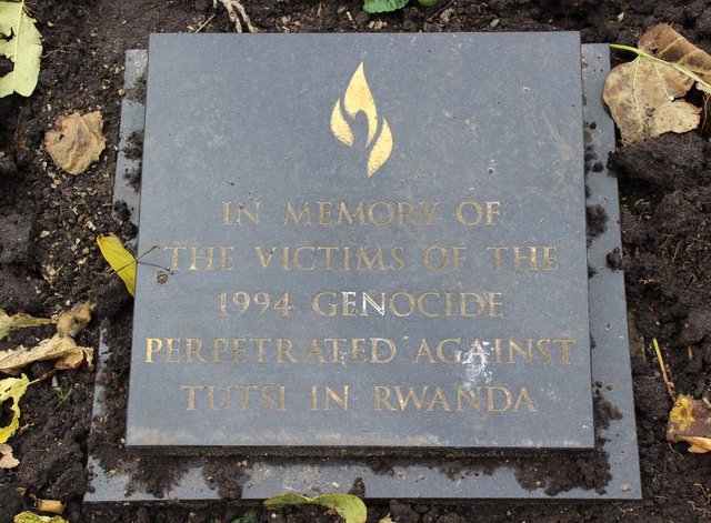 RwandagenocidememorialStJohnsGardens.jpg