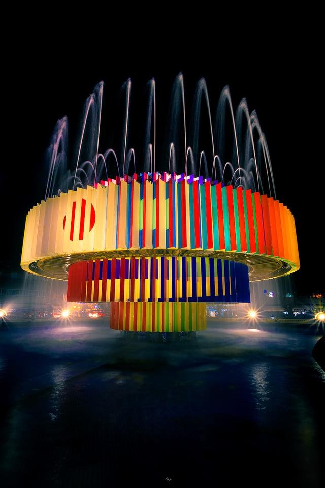 Tel-Aviv-Fountain.jpg