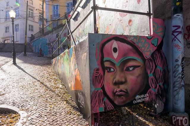 31 Street Art In Lisbon DSC07721.jpg