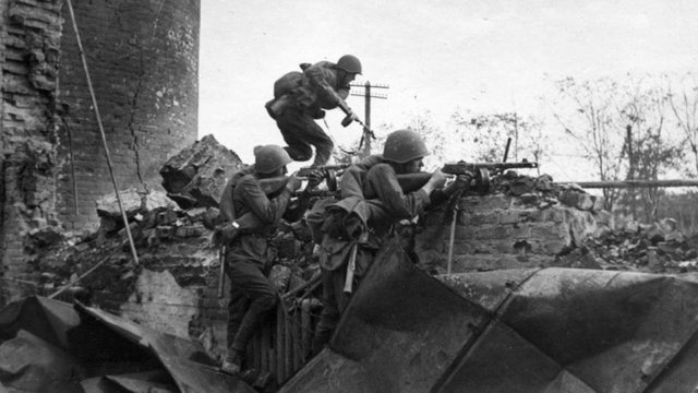 Red-Army-fighting-position-Stalingrad-1942.-1024x576.jpg