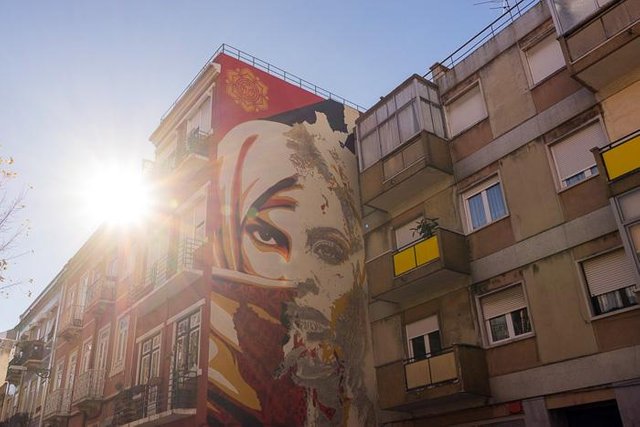 41 Street Art In Lisbon DSC08495.jpg
