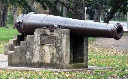 cannon-3291529__340.jpg