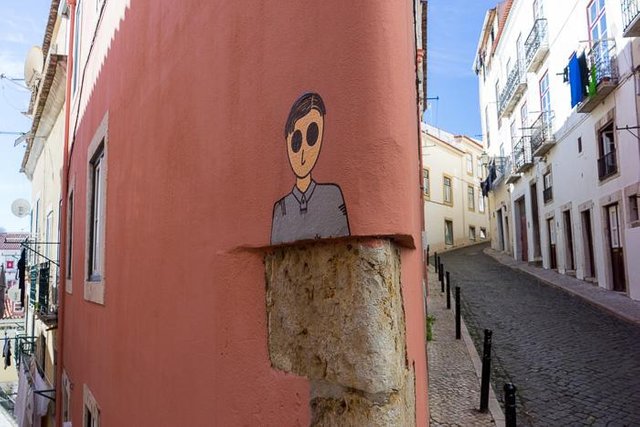 36 Street Art In Lisbon DSC08458.jpg