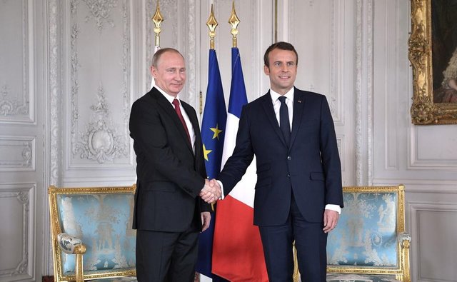 Vladimir_Putin_and_Emmanuel_Macron_(2017-05-29)_04.jpg