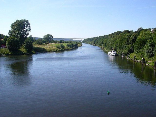 800px-River-ruhr-essen-kettwig.jpeg