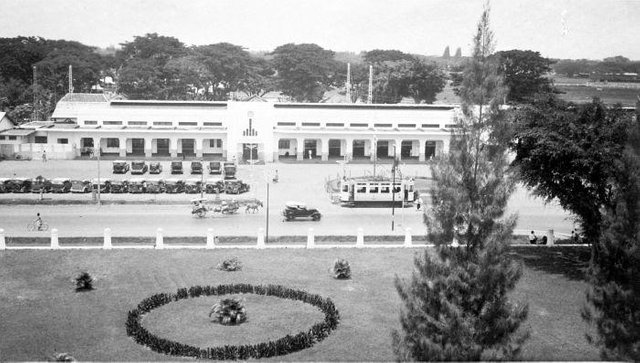 Stasiun Gambir, 1939. Tropenmuseum..jpg