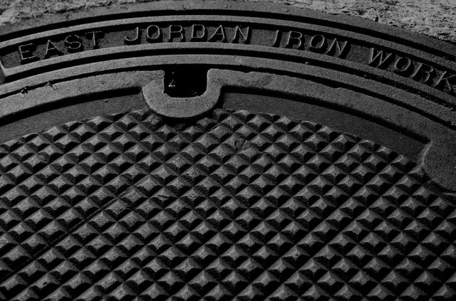 manhole_mono_Manhole_P1150869.JPG