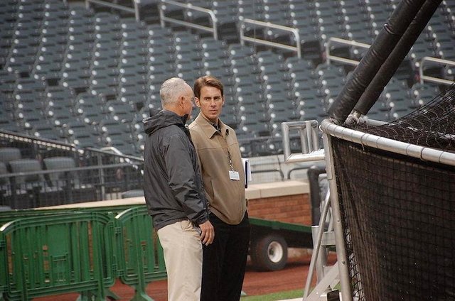 1024px-Sandy_Alderson_and_Tom_Verducci.jpeg