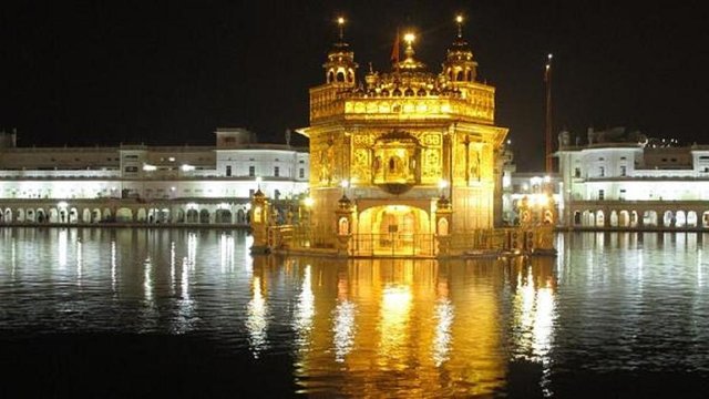 the-golden-temple-amritsar-India.jpg