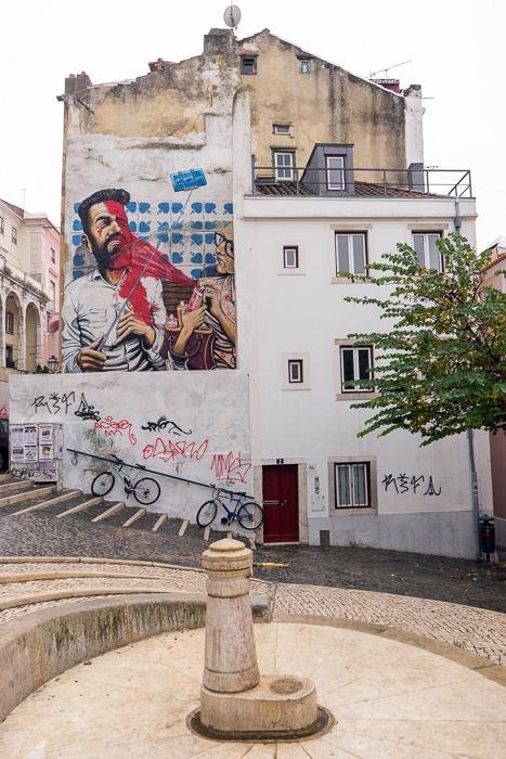 19 Street Art In Lisbon DSC04082.jpg