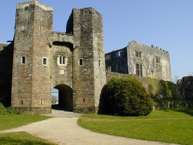 Berry-Pomeroy-Castle-near-Totness.jpg