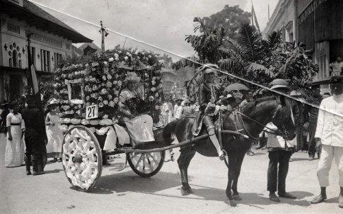 Perayaan 100 Tahun Kemerdekaan Belanda di Bandung, 1914. Het Leven..jpg