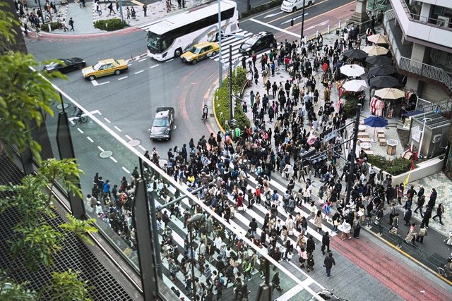 Tokyo heaps of people.jpg