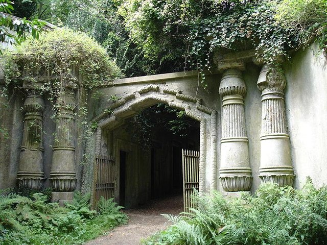 EgyptianAvenue_HighgateCemetary.jpg