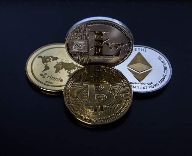 bitcoin-cash-close-up-843700.jpg