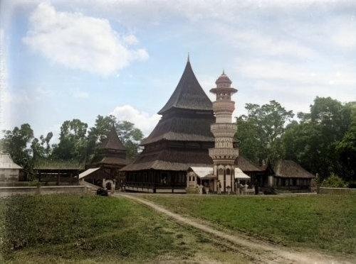 Masjid di Yogyakarta, 1880. Stoop. Colorized..jpg