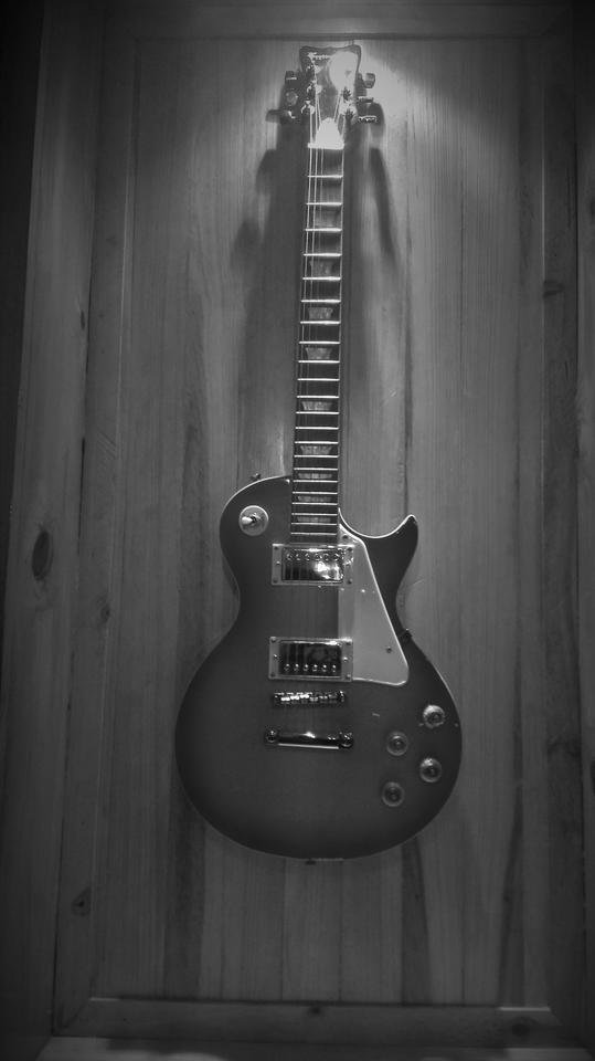 B&W Guitar