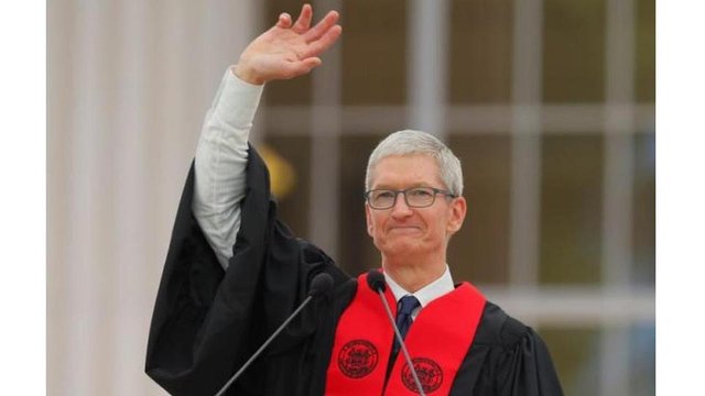 053312900_1497334440-tim_cook_MIT.jpg