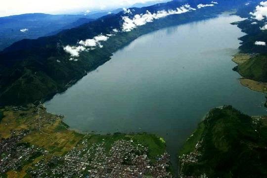 danau laut tawar.jpg